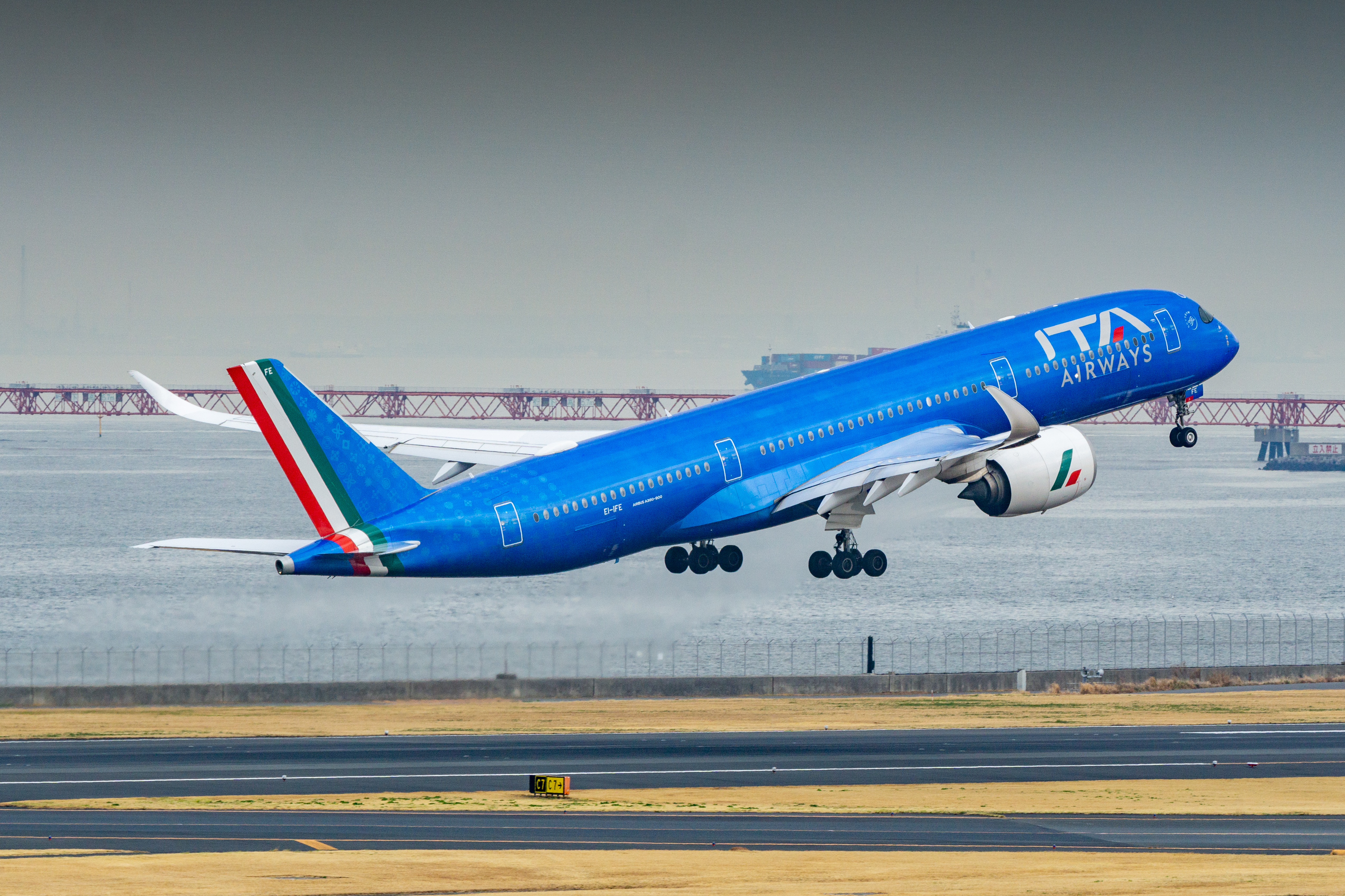 Tokyo Haneda Airport photo 3